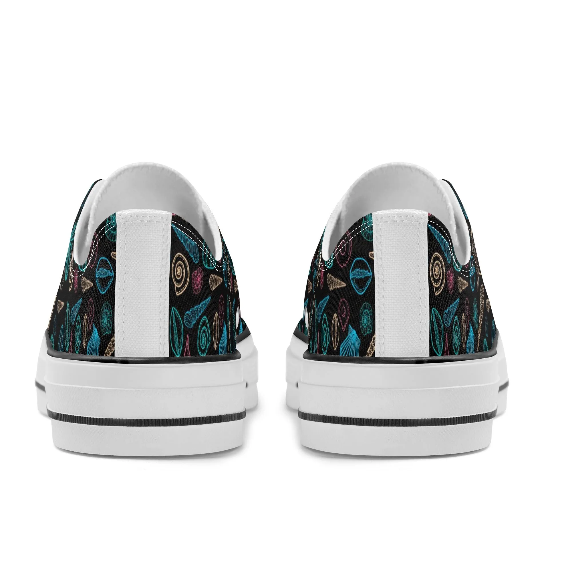 Beach & Seashells Pattern - Mens Classic Low Top Canvas Shoes for Footwear Lovers