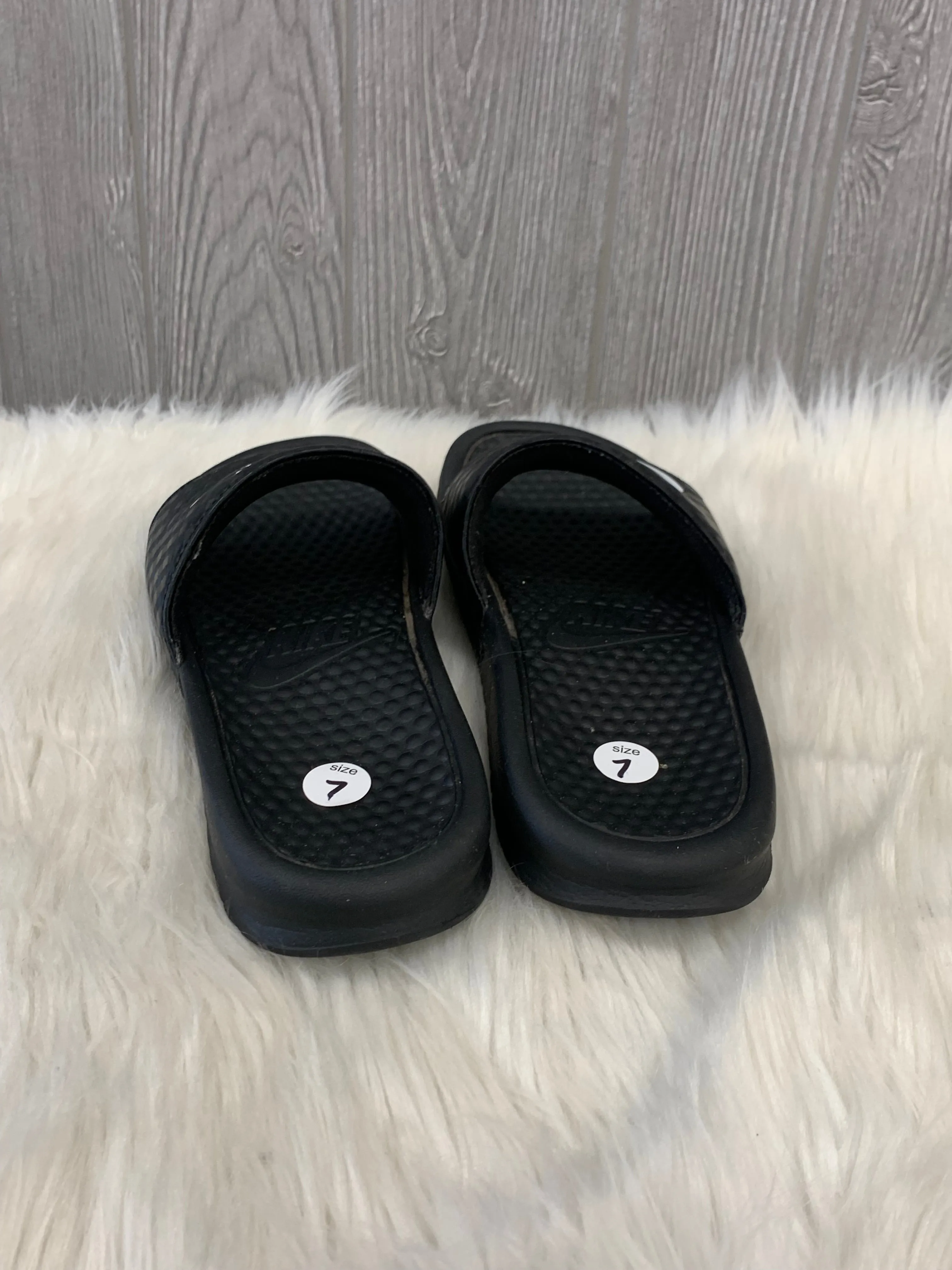 Black Sandals Flats Nike, Size 7